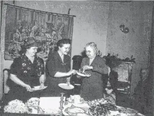  ?? UTSA Special Collection­s ?? Shown in 1942 at the Woman’s Club of San Antonio, early Goodwill Industries supporter Lucy Hill Cunningham, right, enjoys a luncheon she helped organize to raise money for defense bonds.