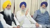  ??  ?? ■ Expelled SAD leaders Sewa Singh Sekhwan (left), Ranjit Singh Brahmpura and Rattan Singh Ajnala at a press conference in Amritsar on Sunday. HT PHOTO