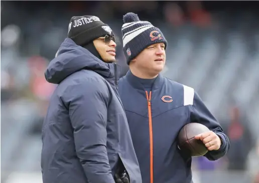  ?? MICHAEL REAVES/GETTY IMAGES ?? The Bears’ offense started slowly this season as Justin Fields and offensive coordinato­r Luke Getsy got to know each other.
