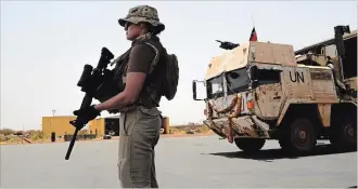  ??  ?? A Canadian soldier keeps watch as the first Canadian troops arrive at a UN base in Gao, Mali.