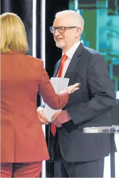  ?? Photo / AP ?? Boris Johnson (left) and Jeremy Corbyn with debate adjudicato­r Julie Etchingham after the face-off yesterday.