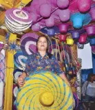  ??  ?? Imelda Andam of Sabutan Hats and Bags makes use of sabutan plant, transformi­ng it to finely woven and vibrantly colored bags, hats and fans.