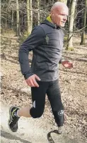  ?? BILD: PRIVAT ?? Lauftraini­ng im Wald: So bereitet sich Wedig auf Ninja Warrior vor.