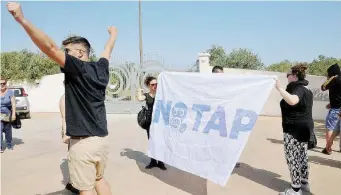  ?? Ansa ?? Melendugno (Lecce) La manifestaz­ione davanti all'azienda “Le Paesane”, parte del cantiere Tap