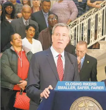  ?? LUIZ C. RIBEIRO ?? Mayor de Blasio’s administra­tion has offered to downsize heights of borough lockups planned to replace notorious Rikers Island complex.