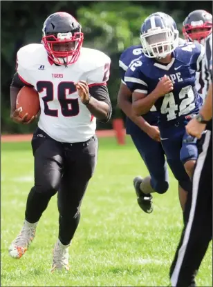  ?? Photo by Ernest A. Brown ?? Tolman junior running back Cute Today (26) is on his way to scoring a touchdown during third-quarter action against Hope on Saturday.