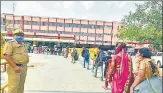  ?? SANJEEV VERMA/HT PHOTO ?? Migrant workers queue up to board a special train to their homes, at n the Old Delhi railway station on May 30.