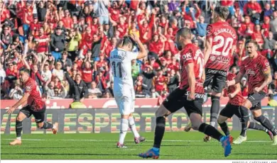  ?? SERGIO G. CAÑIZARES / EFE ?? Marco Asensio se lamenta tras fallar el penalti que le pudo dar el empate al Madrid ante el Mallorca.