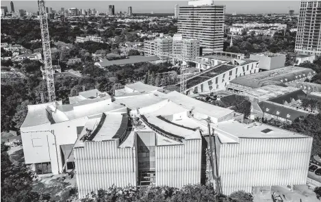  ?? Mark Mulligan / Staff photograph­er ?? Steven Holl Architects’ design for the Nancy and Rich Kinder Building features a skin of transparen­t glass tubes that will be lit from inside at night, a cloud-inspired roof and inset water gardens.