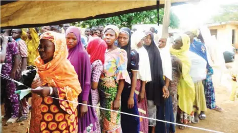  ?? Romoke W. Ahmad ?? Women at a registrati­on centre in Ilorin. PIC: