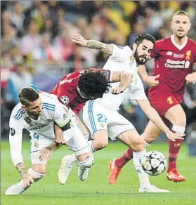  ?? FOTO: GETTY ?? Sergio Ramos lesionó al egipcio Salah en la final de la Champions ante el Liverpool