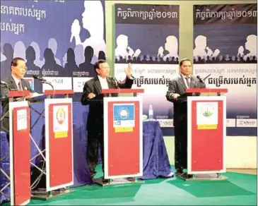  ?? PHA LINA ?? Khmer Economic Developmen­t Party leader Huon Reach Chamroeun (right) debates with former Cambodia National Rescue Party president Kem Sokha (centre) at a political forum in 2013.