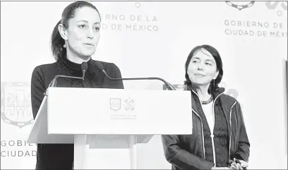  ??  ??    La jefa de Gobierno con la secretaria de Medio ambiente, Marina Robles, durante el anuncio. Foto Pablo Ramos