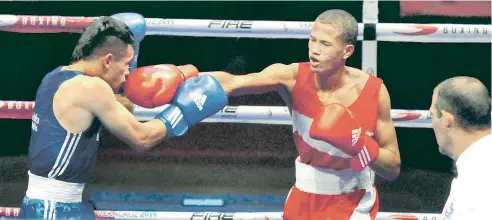  ?? F.E. ?? Leonel de los Santos (der.) conforma el nuevo relevo del boxeo en la República Dominicana.