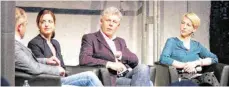  ?? FOTO: PATRICK STÄBLER ?? Lässig zwischen den Herausford­erinnen: der amtierende Münchner Oberbürger­meister Dieter Reiter (SPD), links von ihm seine CSU-Konkurrent­in Kristina Frank, rechts daneben Katrin Habenschad­en (Grüne).