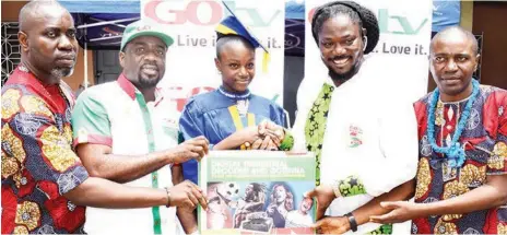  ??  ?? Executive Director, Rybeka Model College (RMC), Ajegunle, Lagos, Hillary Oyeka (left); Marketing Manager, Gotv, Johnson Ivase; best graduating student, ( junior category), Goodness Egbuline; Gotv Ambassador, Daddy Showkey; and Director of Studies, RMC,...