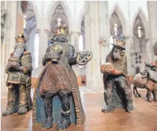  ?? FOTO: SEBASTIAN GOLLNOW ?? Die Figur des Melchior (Mitte) mit den anderen Figuren der Heiligen Drei Könige im Ulmer Münster. Die Darstellun­g war als rassistisc­h empfunden worden. In diesem Winter wird die Krippe im Museum Ulm gezeigt.