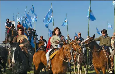  ?? CEDOC PERFIL ?? JINETE. La titular del PRO sorprendió por la forma en la que ingresó a la manifestac­ión del campo.