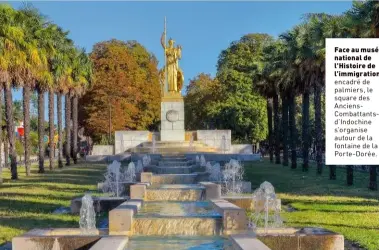  ??  ?? Face au musée national de l’histoire de l’immigratio­n, encadré de palmiers, le square des Ancienscom­battantsd’indochine s’organise autour de la fontaine de la Porte-dorée.