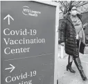  ?? Spencer Platt / Getty Images ?? A hospital advertises the vaccine in New York City on Nov. 19, the same day CDC officials recommende­d booster shots for all adults.