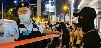  ?? Foto: Kin Cheung, dpa ?? Peking droht den Sicherheit­sbehörden in Hongkong mit Entmachtun­g.