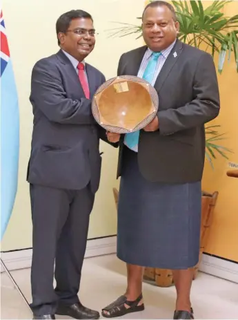  ?? Photo: Ministry of Foreign Affairs ?? Outgoing Indian High Commission­er of India to Fiji Vishvas Sapkal is presented with a gift by Minister for Defence and National Security and Foreign Affairs Inia Seruiratu.