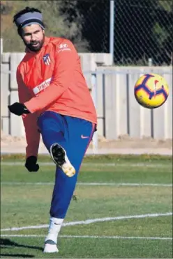  ??  ?? RETORNO. Diego Costa volvió a entrenarse con el grupo.