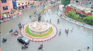  ?? HT FILE ?? Commuters wading through the inundated Heritage Street in Amritsar.