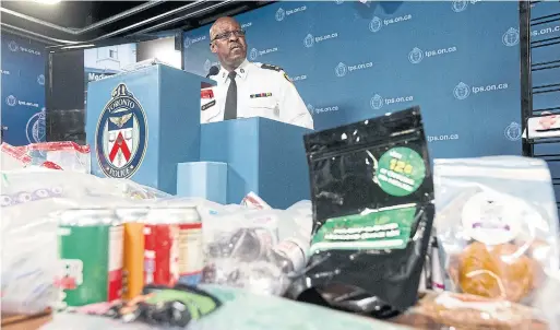  ?? CARLOS OSORIO TORONTO STAR FILE PHOTO ?? Police Chief Mark Saunders is shown at a 2016 press conference displaying what police seized in the Project Claudia raids on Toronto marijuana dispensari­es.