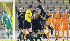  ?? Pictures: SNS. ?? Top: Matty Smith fires home United’s leveller; right: Ryan Hardie makes it 2-1 in the first minute of stoppage time; above: Livingston players celebrate after Scott Robinson had given the hosts the lead.