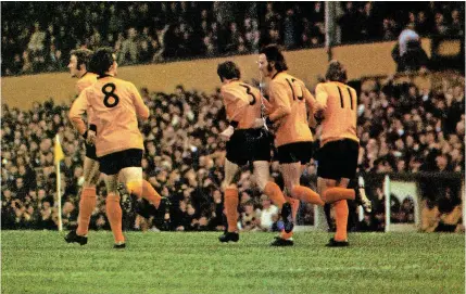  ?? ?? Wolves celebrate Steve Daley’s opening goal against Ferencvaro­s, after all of 22 seconds