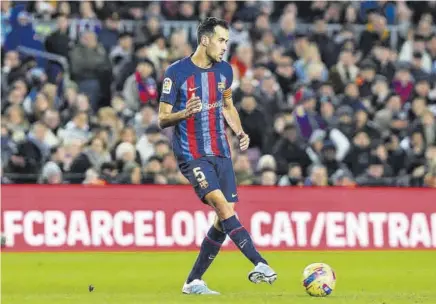  ?? // EFE ?? Sergio Busquets valora la propuesta de renovación por un año que le ha presentado el Barça, pero ha pedido un poco más de tiempo al club blaugrana antes de dar una respuesta