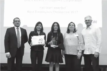  ??  ?? Aon Hewitt Managing Director Malaysia and Philippine­s, Prashant Chadha presented the AON Best Employer Philippine­s 2017 award to DHL Express Philippine­s, Country Manager, Nurhayati Abdullah. Joining them are Aon Insurance and Reinsuranc­e Brokers...