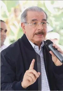  ??  ?? Asistencia. El presidente Medina ayudará a los cacaoculto­res de Guaraná, en La Vega, para que renueven 2,000 tareas de cacao.