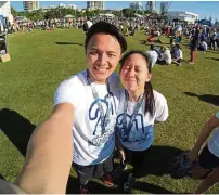  ??  ?? If you don’t selfie, it didn’t happen: Siew and Kuan after their half marathon run.