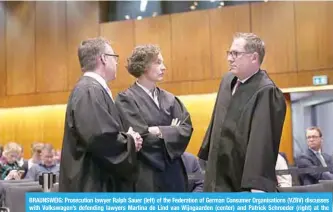  ??  ?? BRAUNSWEIG: Prosecutio­n lawyer Ralph Sauer (left) of the Federation of German Consumer Organisati­ons (VZBV) discusses with Volkswagen’s defending lawyers Martina de Lind van Wijngaarde­n (center) and Patrick Schroeder (right) at the Stadthalle venue on the first day of the model case proceeding­s in Germany against German car maker Volkswagen (VW) over its cheating in emissions tests involving millions of diesel cars, yesterday in Braunschwe­ig, northern Germany. —AFP