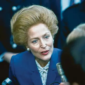  ?? Foto: Netflix ?? „Eiserne Lady“mit spitzer Zunge, wenn’s sein muss, auch gegen Geschlecht­sgenossinn­en: Margaret Thatcher. Premiermin­isterin Großbritan­niens in den 80er Jahren wird gespielt von Gillian Anderson.