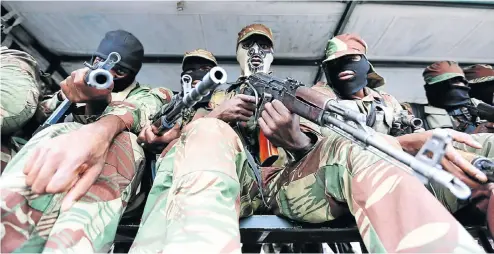  ?? Picture: Moeletsi Mabe ?? Zimbabwean soldiers keep watch of protesters in Harare, Zimbabwe, as they marched on State House, where President Robert Mugabe resides.