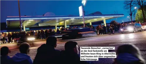  ??  ?? Tausende Besucher „cornerten“an der Aral-Tankstelle am Wilhelm-Iwan-Ring in Allermöhe und freuten sich über ungewöhnli­che Fahrzeuge.