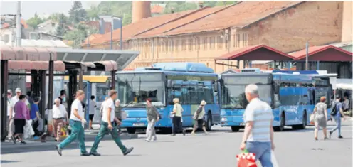  ??  ?? 20 autobusnih i tri linije tramvaja Prema procjenama, okretištem dnevno prođe pedesetak tisuća ljudi