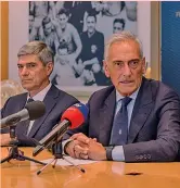  ?? GETTY ?? Vertici
Da sinistra Alfredo Trentalang­e, 65 anni, presidente dell’Aia eletto nel 2021, insieme al n.1 della Figc Gabriele Gravina, 69 anni, in carica dal 2018