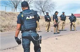  ?? JUAN JOSÉ GARCÍA ?? En Chihuahua un comando atacó y quemó viviendas y negocios.