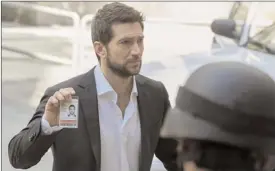  ??  ?? Luke Roberts as hostage negotiator Eric Beaumont in the TV series Ransom.