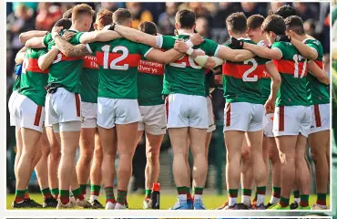  ?? ?? ONE GOOD maN: Derry’s Shane mcGuigan scores a goal and
(above) mayo team in huddle