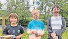  ?? ?? Prizes Tristan Starkey (first), Johnny Nettleton (second) and Thomas Mann (third) took part in the boys’six to 10 years race