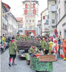  ??  ?? Die „Holzfäller“aus Wangen am Untersee waren das erste Mal mit dabei beim Sprung durch die Altstadt.