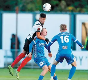  ?? ?? Kane Ferdinand wins a header during a battling display in central midfield for Maidenhead on Saturday. Photo: Darren Woolley.