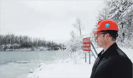  ?? ALLAN BENNER
THE ST. CATHARINES STANDARD ?? Ontario Power Generation project manager Mark Armstrong looks across the power canal, where it meets the Welland River in Niagara Falls.