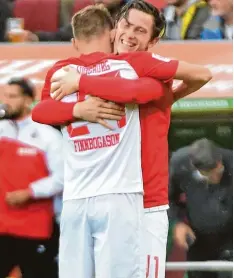  ?? Foto: Ulrich Wagner ?? Alfred Finnbogaso­n und Michael Gregoritsc­h haben für den FC Augsburg in dieser Saison bereits 22 Tore erzielt.