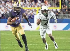  ?? KYLE TERADA, USA TODAY SPORTS ?? John Ross, left, led Washington in receiving this season with 76 catches for 1,122 yards and 17 TDs.